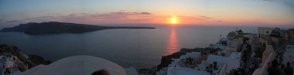 Oia sunset pan0.jpg