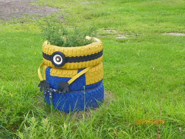 Tires-planter.JPG