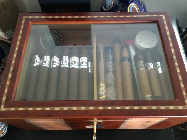 Humidor closed_resize.JPG