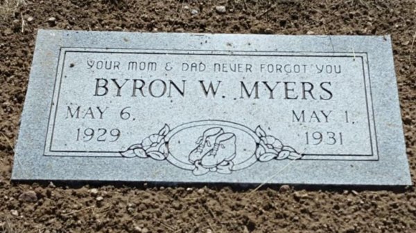 Buddy  Grave Marker 9 2016.jpg