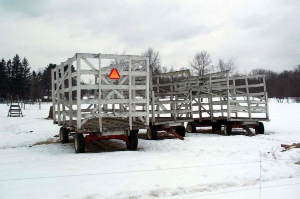 Hay_wagons_in_snow.jpg