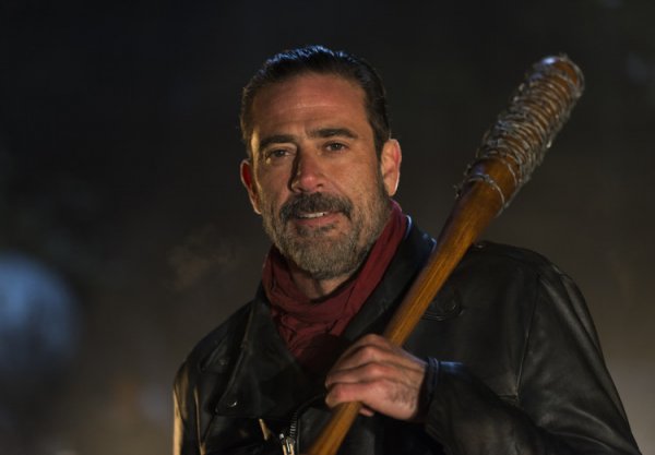Negan-Holds-Lucille-in-The-Walking-Dead-Season-6-Finale-750x522.jpg