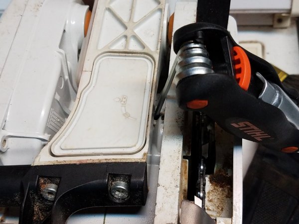 Adjusting oiler deals on stihl chainsaw