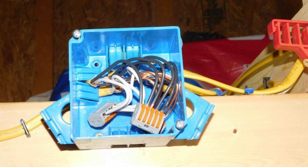 New- fangled wire connectors.JPG