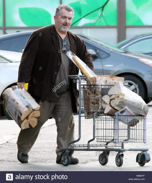 saul-rubinekactor-saul-rubinek-buying-firewood-in-west-hollywood-K8BAYF.jpg