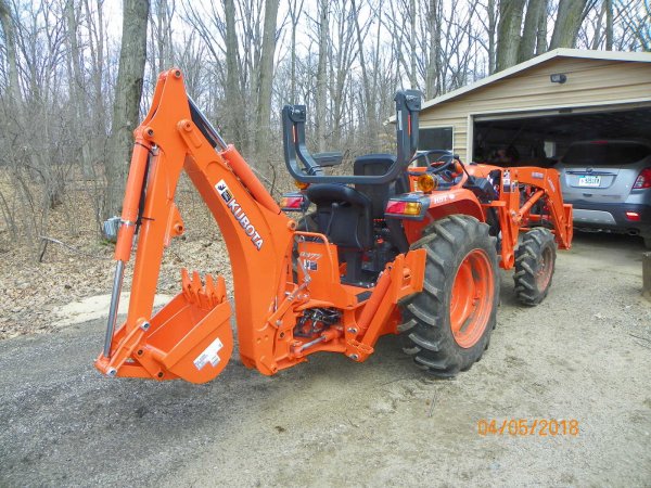 Tracto-backhoe-2.JPG