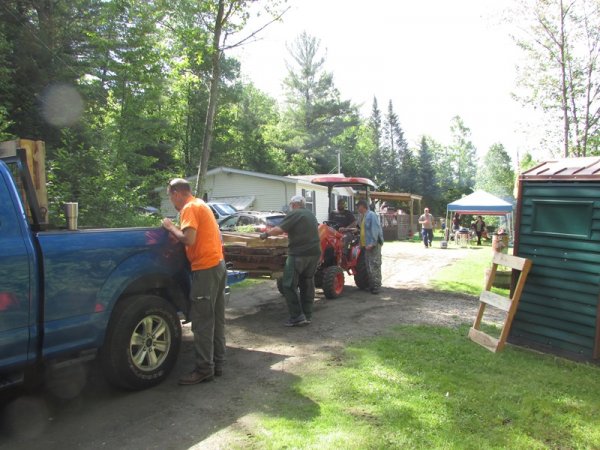 loading pallets 2.jpg