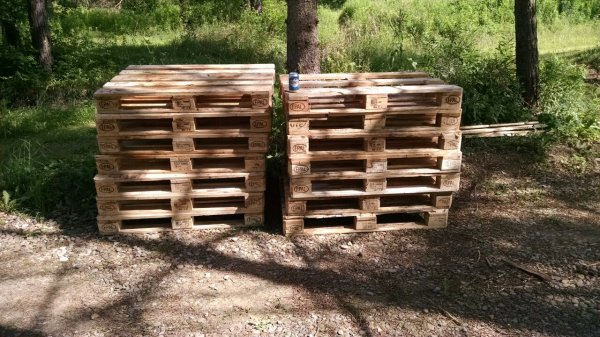 pallets1.jpg