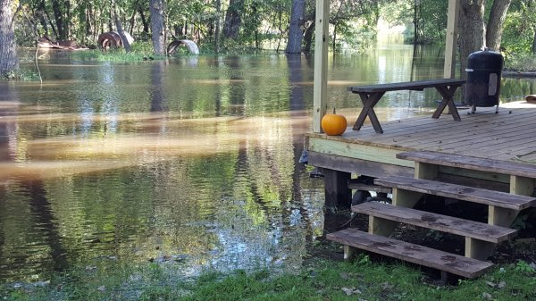 lakefront cabin.jpg