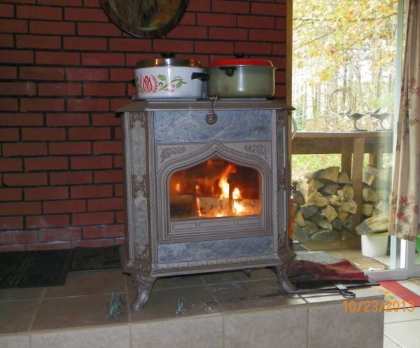 Making applesauce.JPG