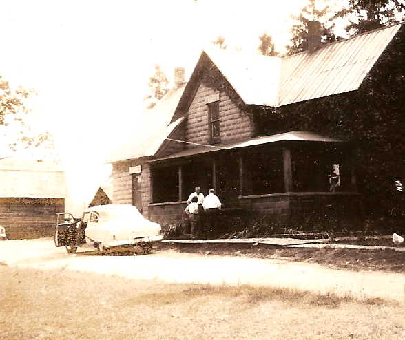 At Harry Woolstons.JPG