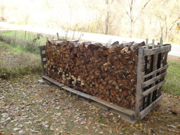 Pallets for stacking Methods Firewood Hoarders Club