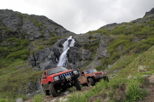 Jeeps at Eska Falls 3.jpg
