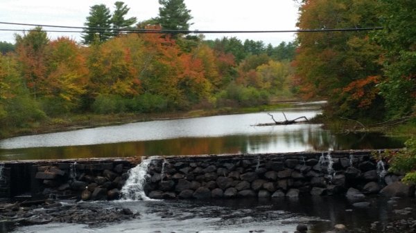 Peterborough dam - close.jpg