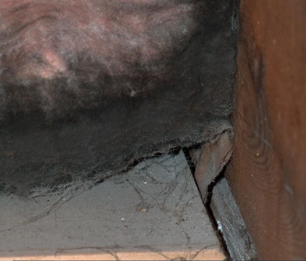attic air leak.jpg