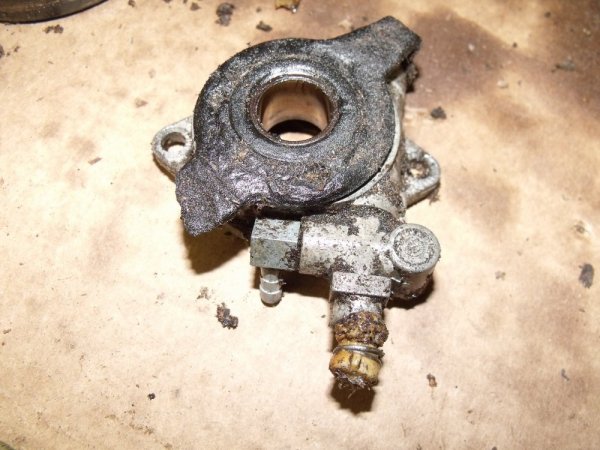 6401 oil pump 001.jpg
