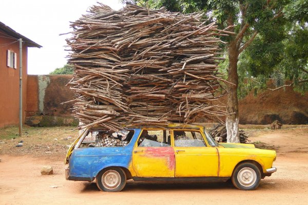 Peugeot_Car_Laden_with_Firewood_-_Abomey_-_Benin.jpg