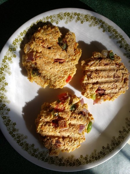 Cooked tuna patties.jpg