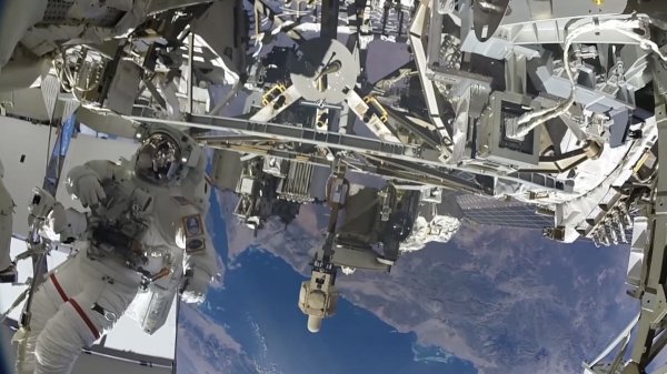 SpaceStationSpaceWalk.jpg