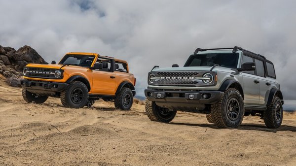 2021-Ford-Bronco-front-three-quarter-2.jpg