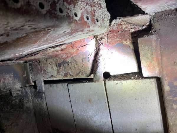 STOVE RIGHT SIDE BURNT OUT ANGLE.jpg