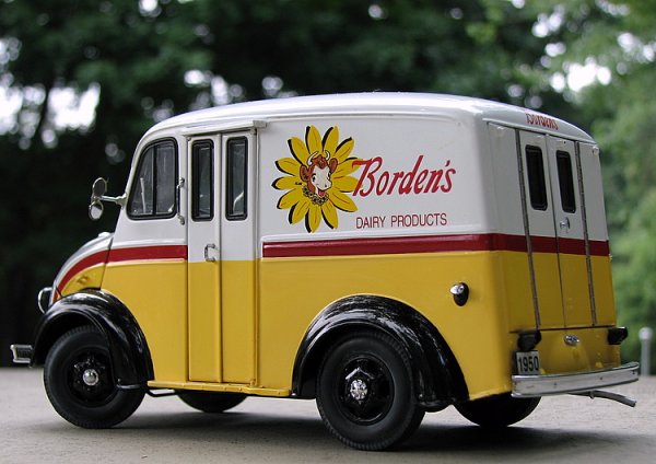 Borden milk truck.jpg