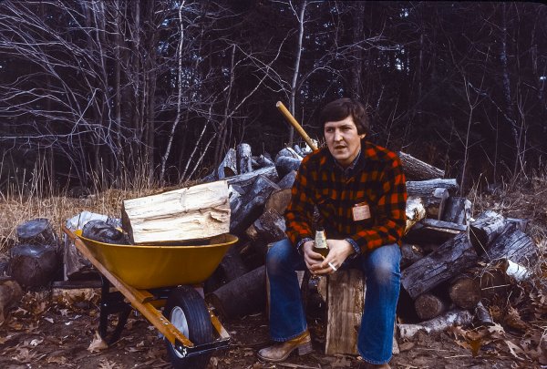 Steve splitting wood late 1980.jpg