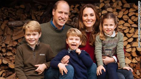 201216171159-royal-christmas-card-2020-intl-scli-large-169.jpg