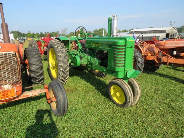 John Deere A.JPG