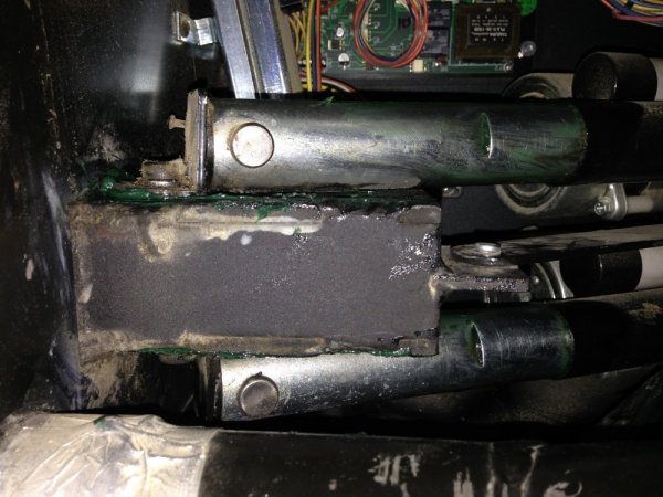 19 - actuator rods - greased.jpg