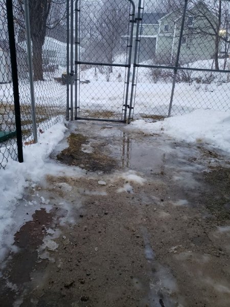 path to ramp gate 2 pm.jpg