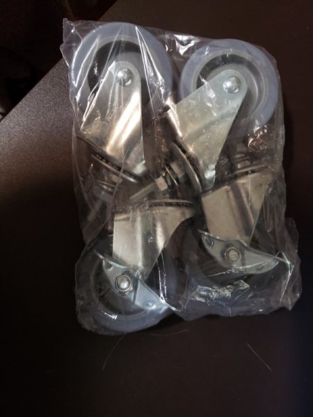 Extra in box - casters.jpg