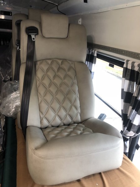 LuxSeats2.jpg