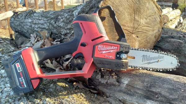 Milwaukee M12 Fuel Hatchet Cordless Chainsaw