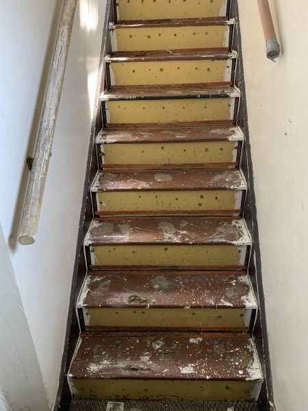 stairsnocarpet.jpg