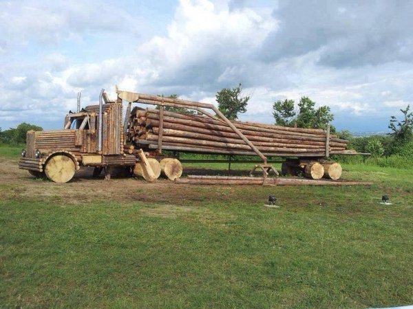 Log truck.jpg