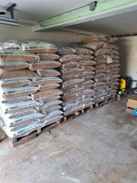 4 tons pellets in garage.jpg