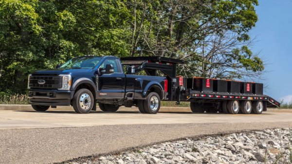 2023-ford-super-duty-f-450-xl-max-towing.jpg