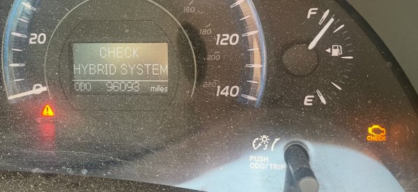 2009ToyotaCamryHybrid1-DashEngWarnings.jpg