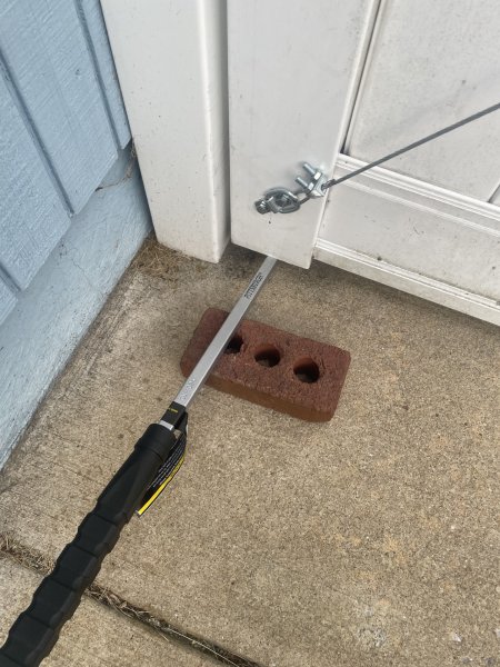 VinylFenceGate5-LeverBarJacksUpBottomRightfor ProperLatching.jpg