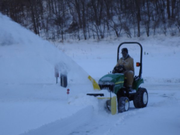 Snow storm 12-11-10 023.JPG