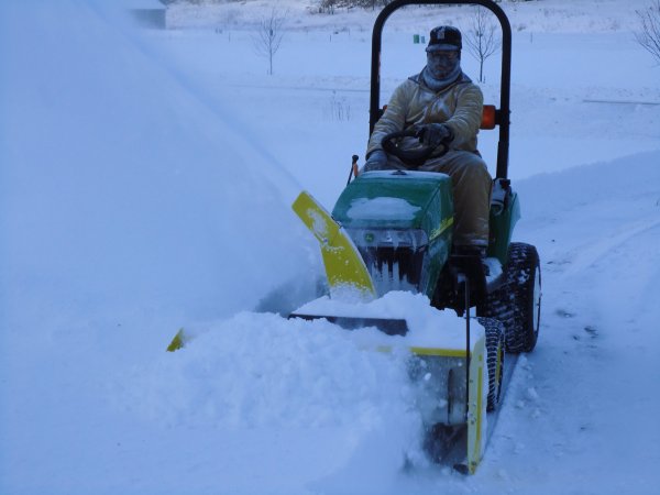 Snow storm 12-11-10 026.JPG