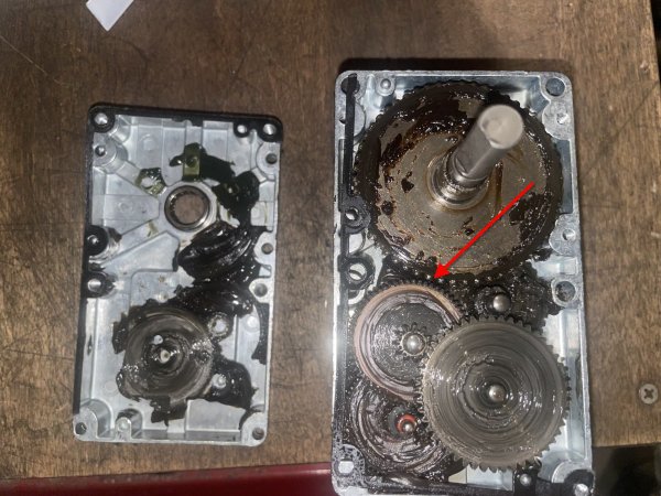 LopiPioneerBay3-AugerMotorWithStrippedGearInsideRa.jpg