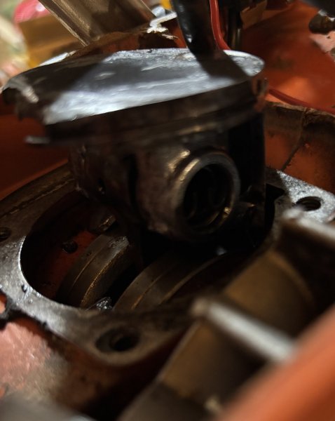 broke piston side.JPG
