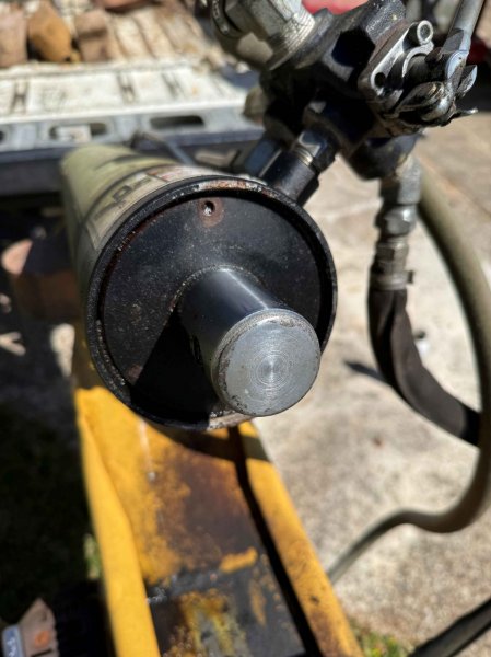 splitter hydraulic gland hole.jpg