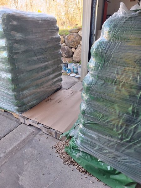 2 - shoved pellets off pallet.jpg