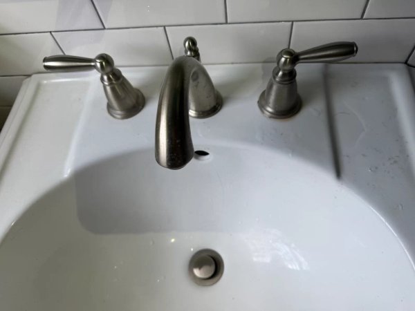 PedestalFaucetRep01Moen3holelavfaucet.jpg