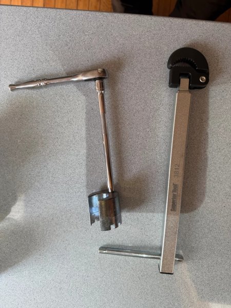 PedestalFaucetRep02-SuperiorToolBasinBuddywithratchetAndExtensionAndBasinWrench.jpg