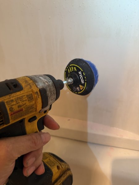 TubScrub06-BatDrillBlueScrubPad.jpeg