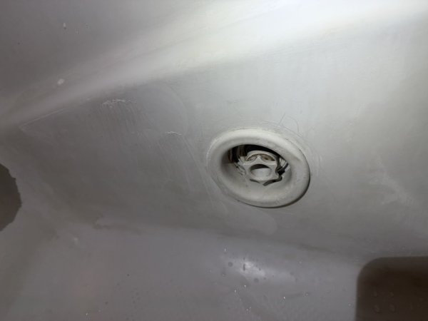 TubScrub08-BeforeScrubDirtySpot.jpeg
